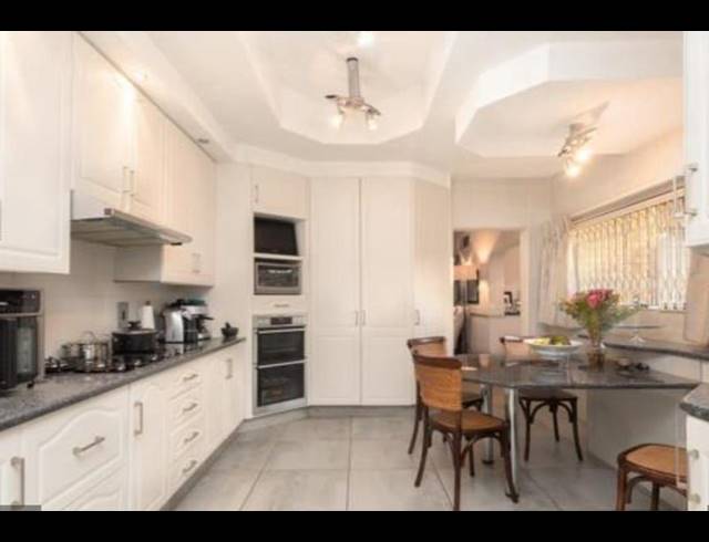 5 BEDROOM HOUSE FOR SALE IN GLENVISTA